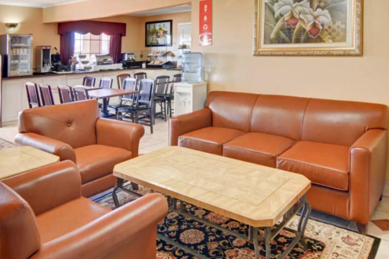 Super 8 By Wyndham Decatur Texas Hotel Bagian luar foto