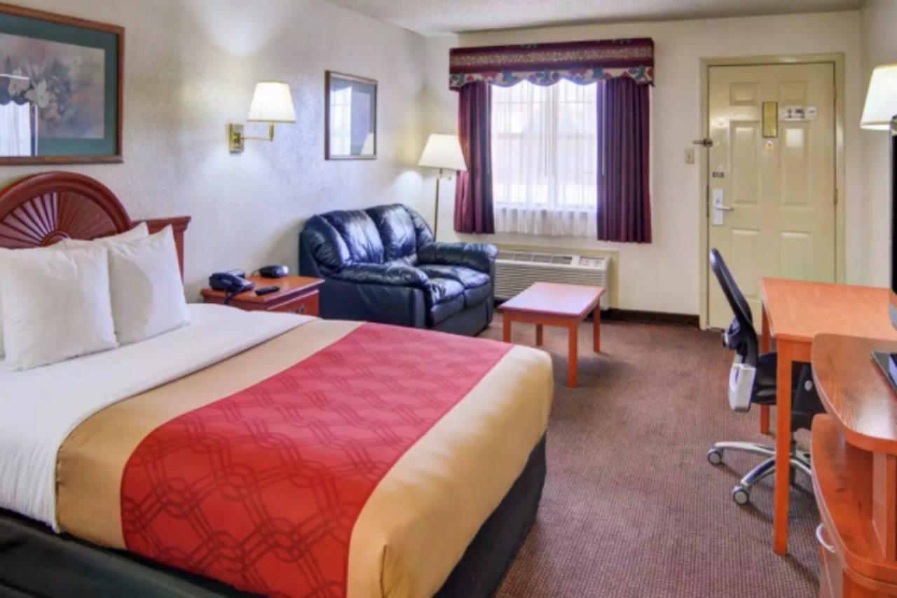 Super 8 By Wyndham Decatur Texas Hotel Bagian luar foto