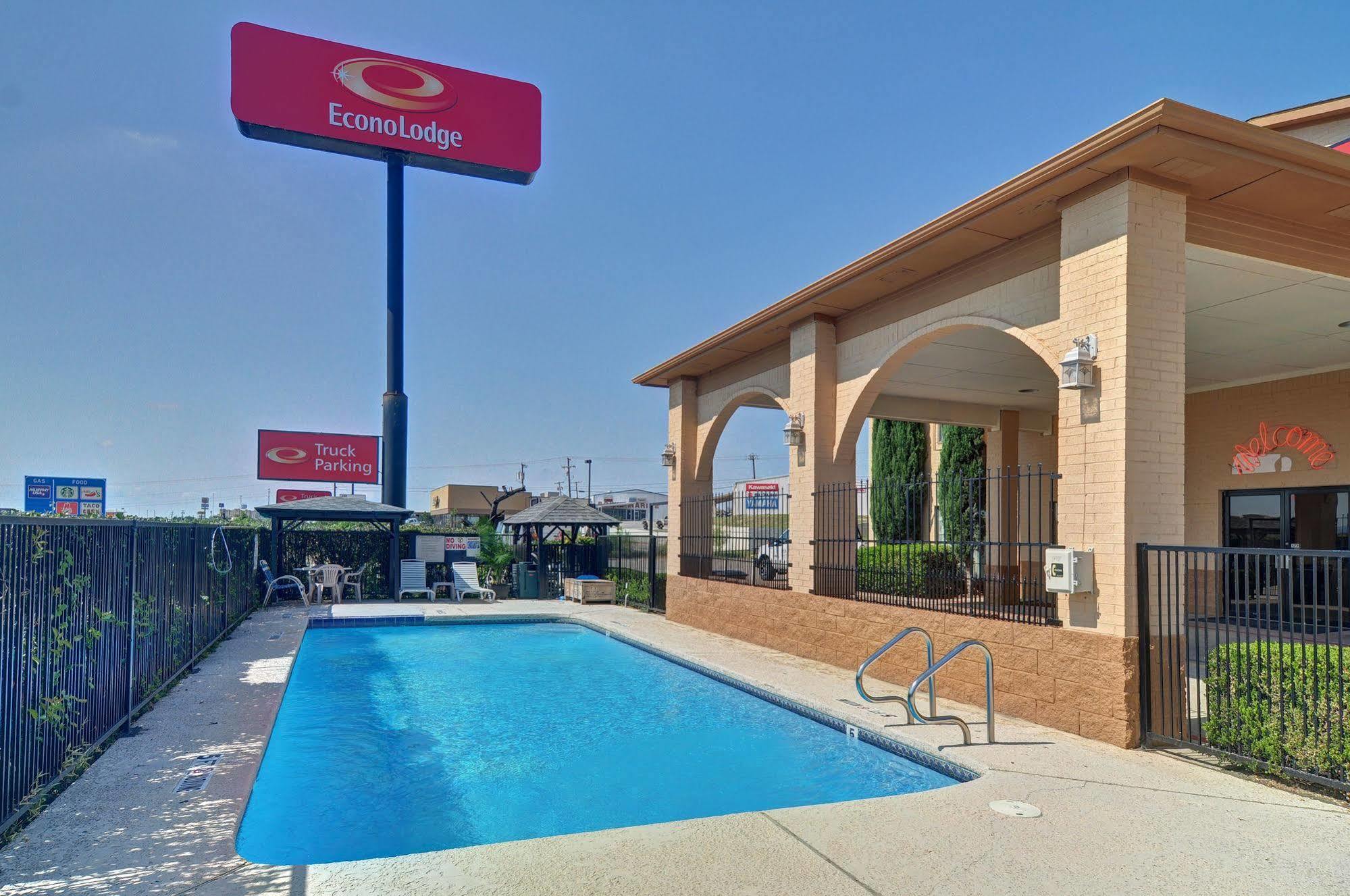 Super 8 By Wyndham Decatur Texas Hotel Bagian luar foto